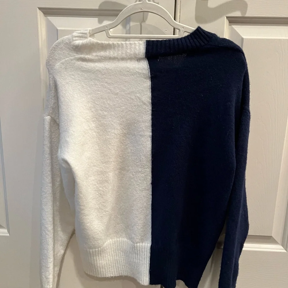 Two colored sweater - Picture 3 of 3